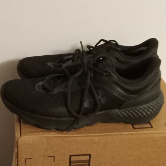 Under Armour UA Black Runners Women's shoes sneakers EUC sz 9.5 - Picture 1 of 6